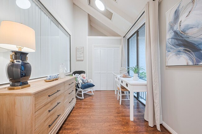 Building Photo - 3 River Hollow Ln
