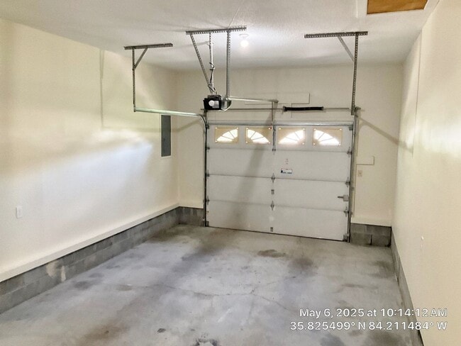 Building Photo - ** ~~ Beautiful 3 bedroom 2 bath house in ...