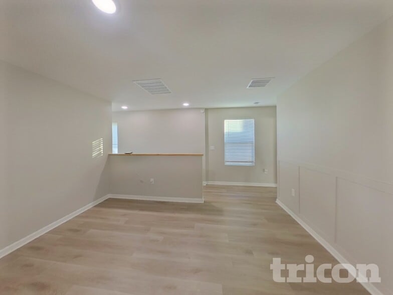 Building Photo - 5475 Summer Sunset Dr