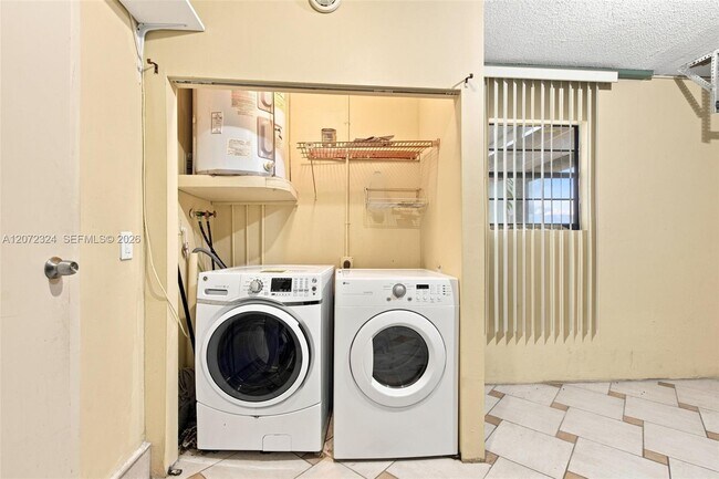 Building Photo - 6511 Racquet Club Dr