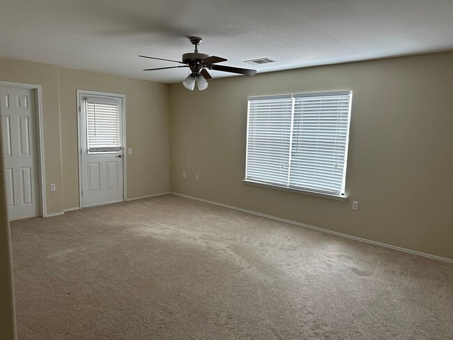Building Photo - Modern 3/BR 2.5/BA Home with Stylish Kitch...