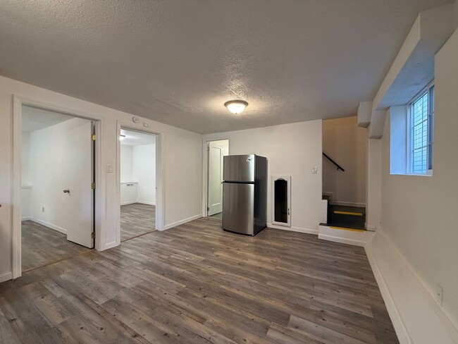 Building Photo - Spacious Home on a Quiet Cul-de-sac Near Little Hollywood