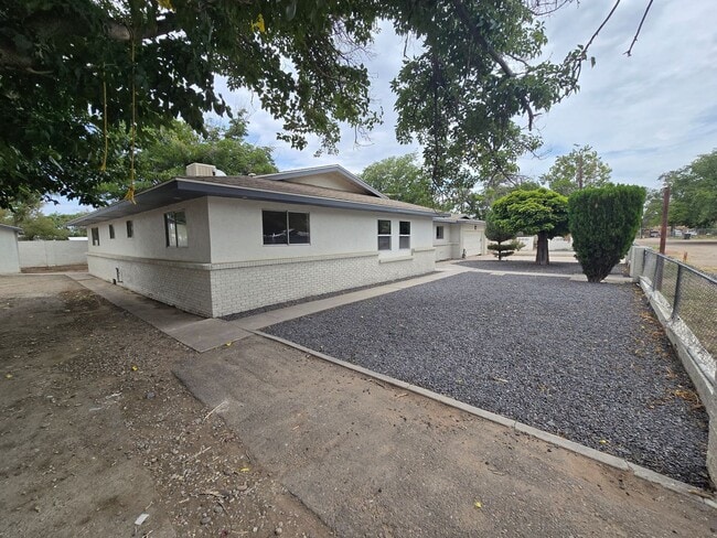 Building Photo - 2115 Perry Rd SW