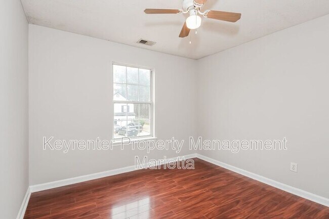 Building Photo - 4819 Lake Park Terrace