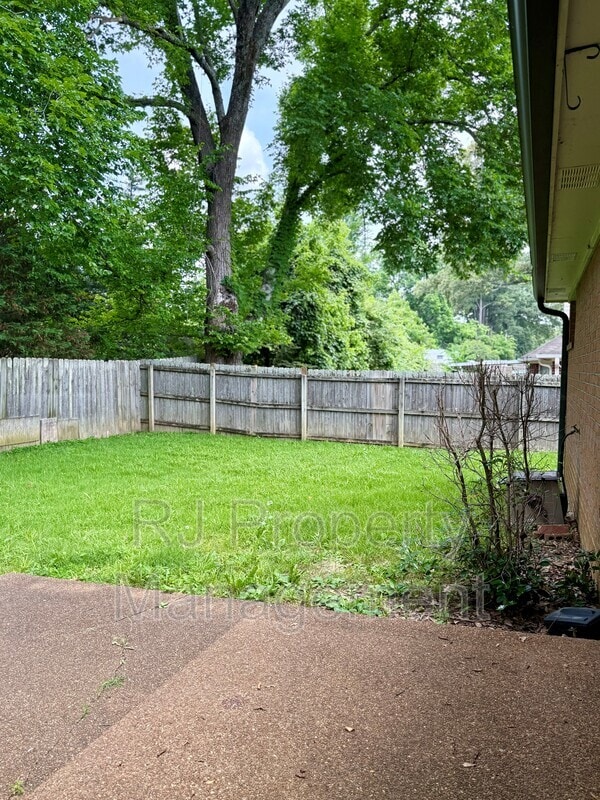 Building Photo - 6095 E Everett Hill Cir