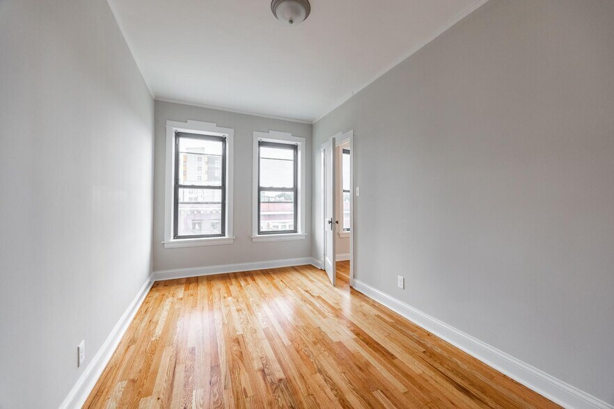 Building Photo - 2640 N Milwaukee Ave