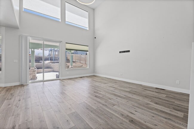 Building Photo - 2877 S Greenhead Dr