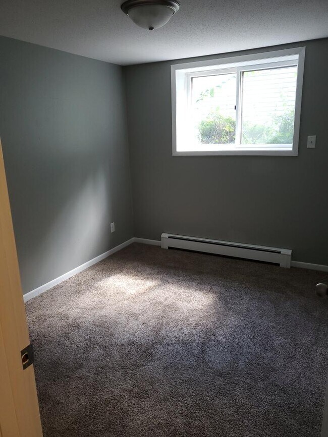 Building Photo - 1614 14th Ave S