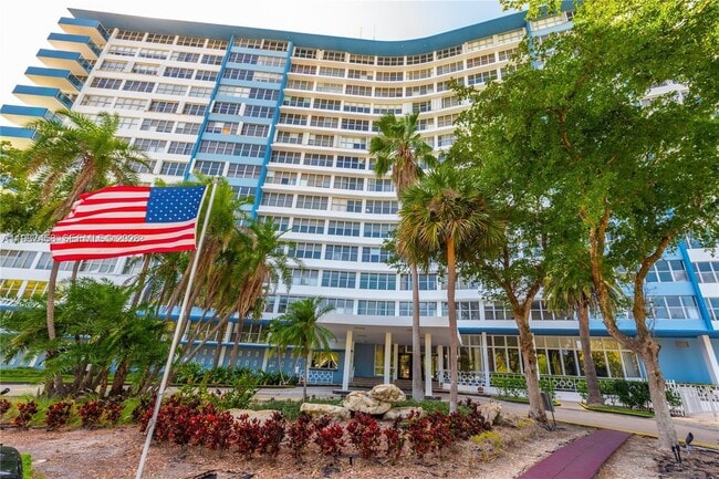 Building Photo - 7441 Wayne Ave