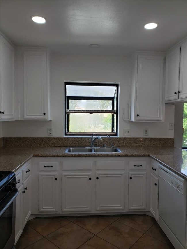 Building Photo - 8338 Woodley Pl