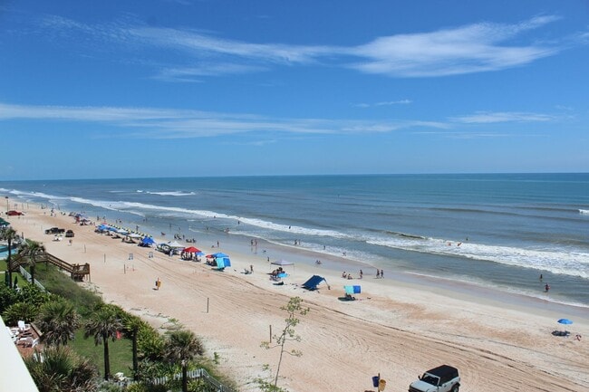 Building Photo - Ocean front 2 bed 2 bath condo