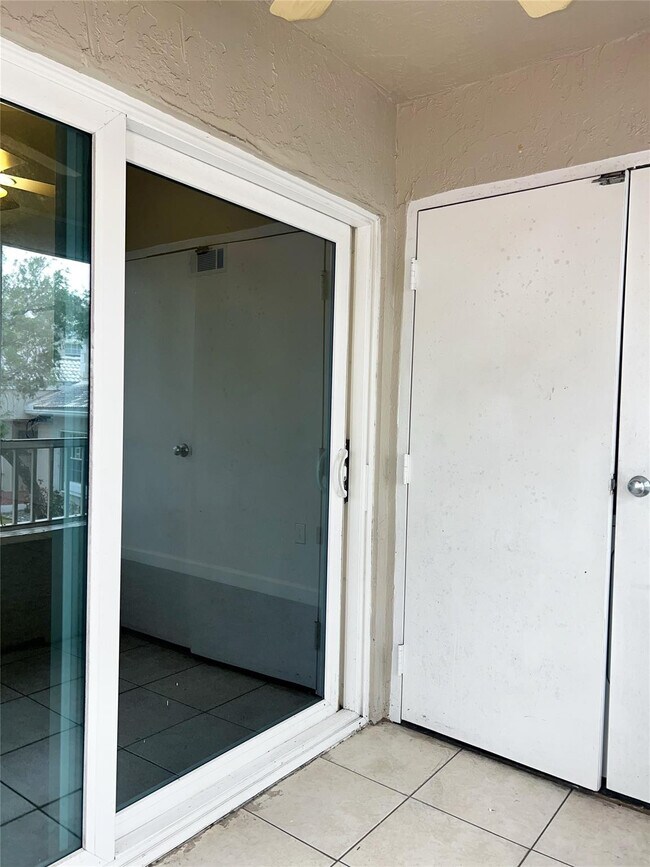 Building Photo - 2850 N Oakland Forest Dr