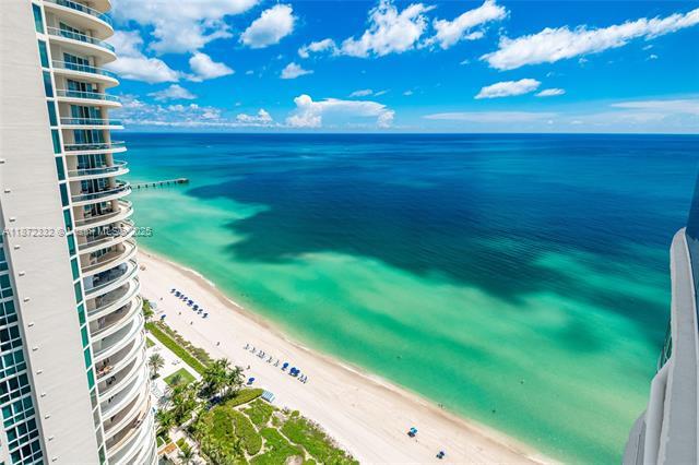 Building Photo - 16001 Collins Ave