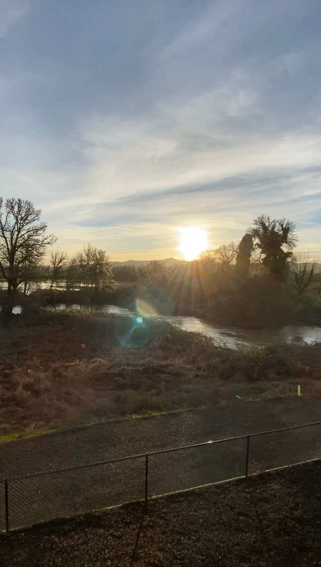 Building Photo - 1604 18th Ave