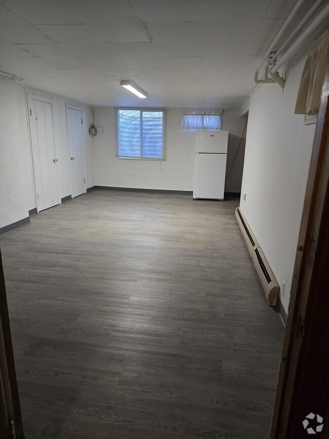 Building Photo - Studio apartment