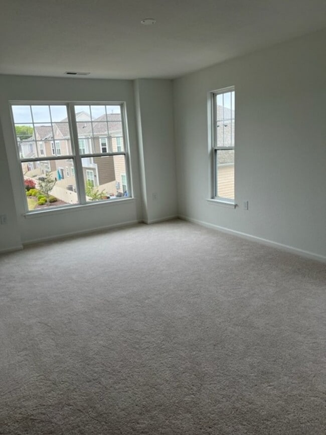 Building Photo - BBEY HILL @ HICKORY MANOR