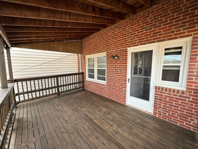 Building Photo - 21 Skidmore Ct