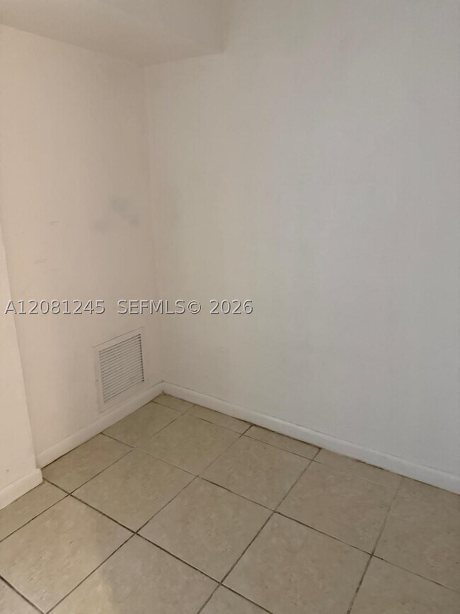 Building Photo - 2175 NE 170th St