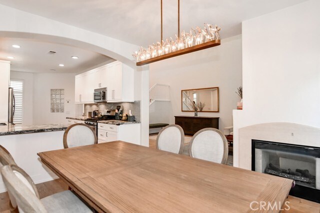 Building Photo - 44 Anjou