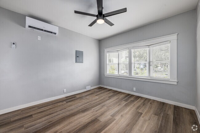 3BR, 2BA - 850SF - Primary Bedroom - 1411 Mohawk St