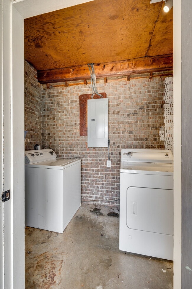 Building Photo - "Charming 3-Bedroom Home with pool in Rock Hill!"