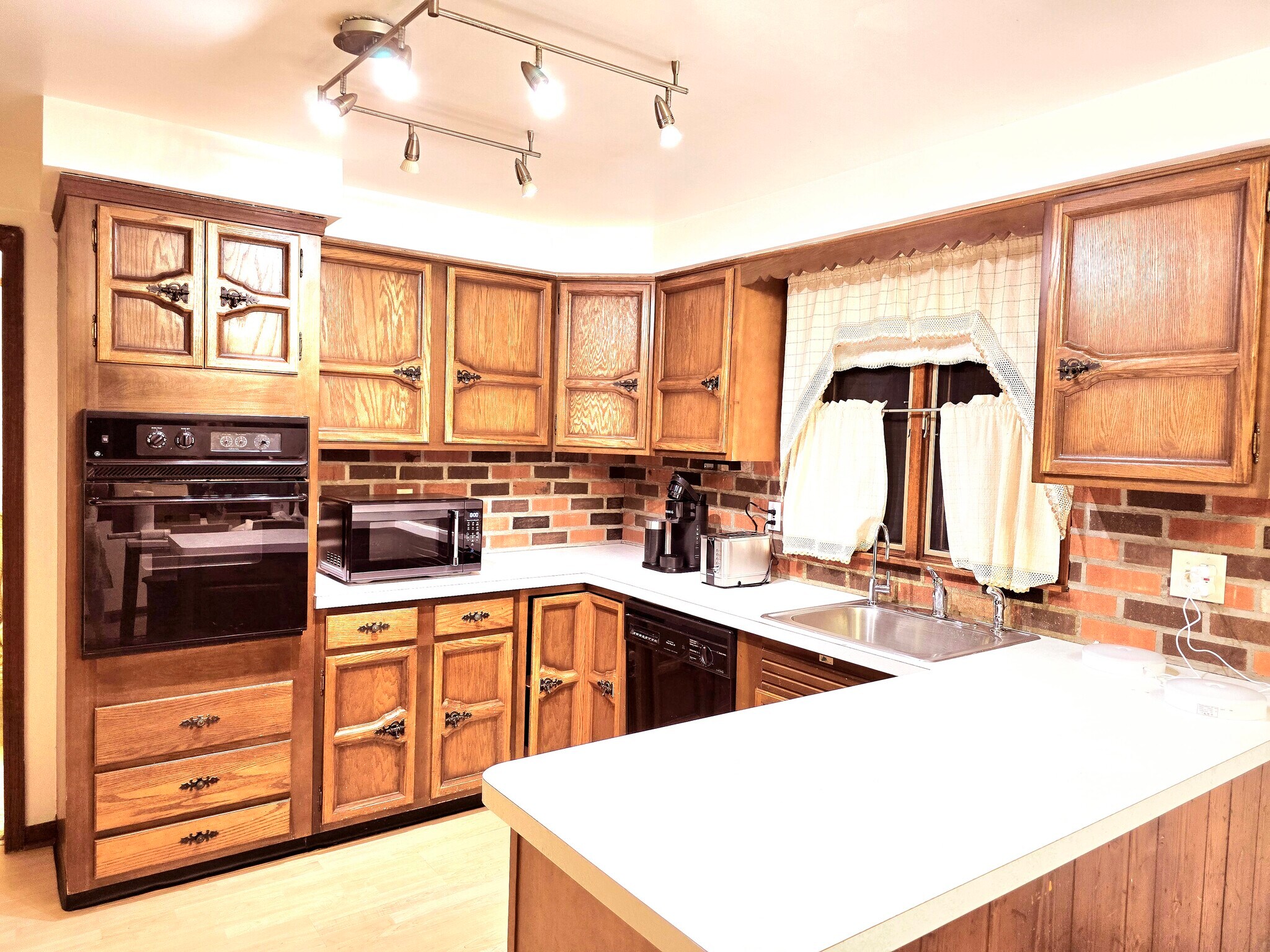Kitchen - 650 Hopkins Rd