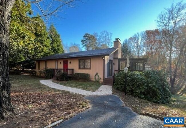 Building Photo - 2 Pineknoll Cir