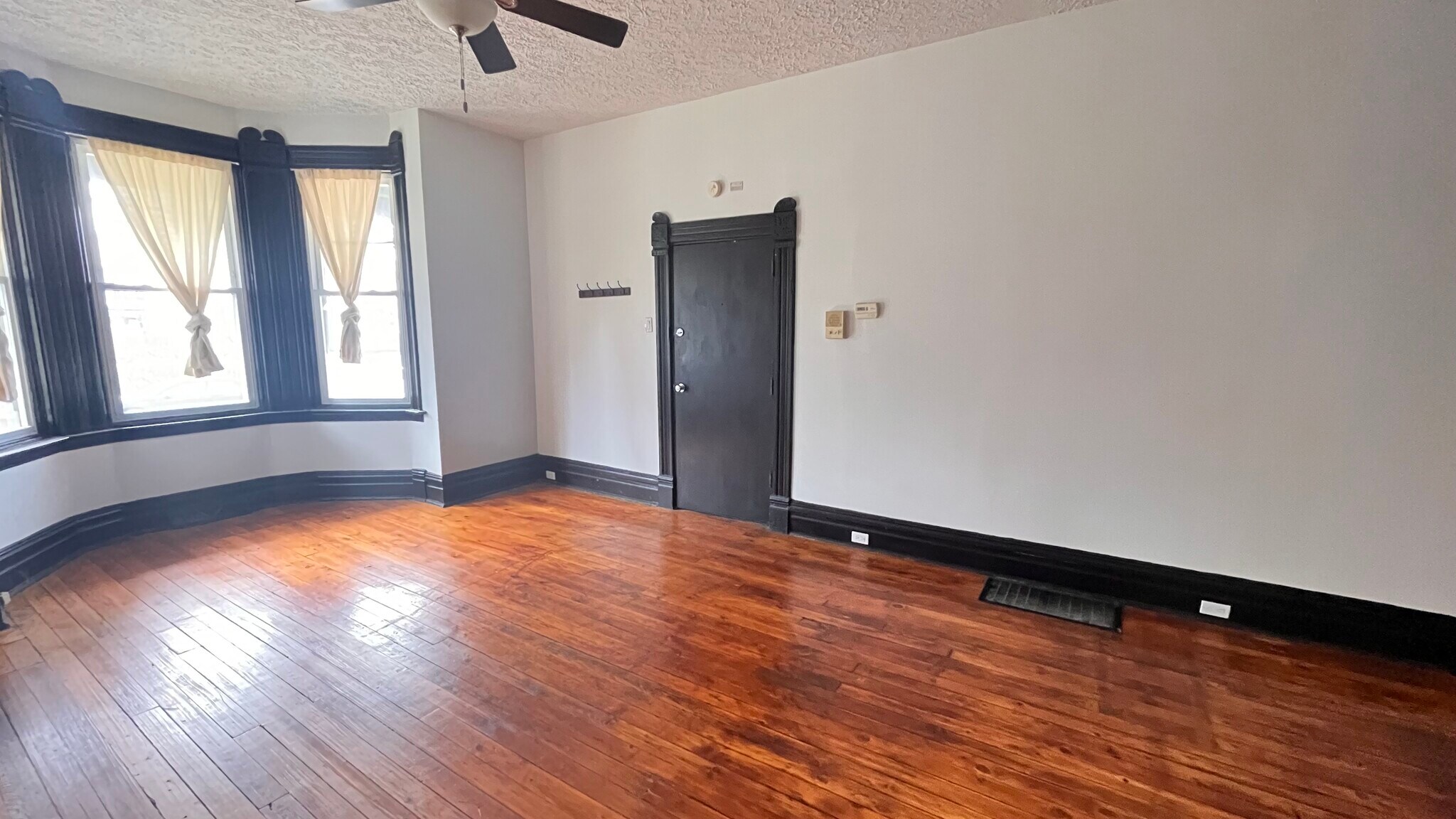 Building Photo - 625 S Negley Ave