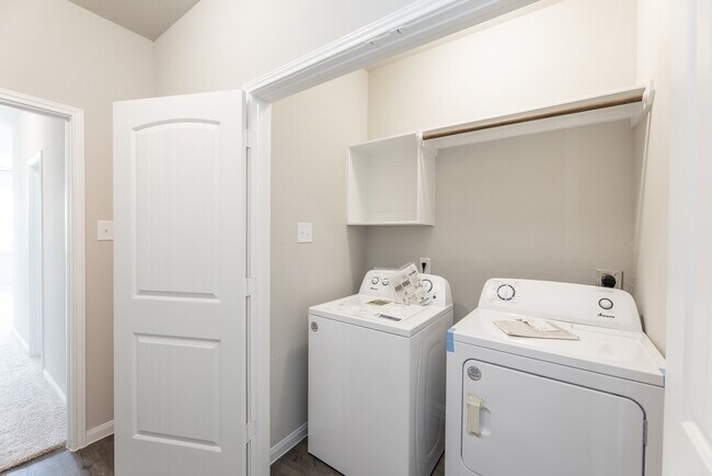 Building Photo - 4906 Yello Ginko Trl