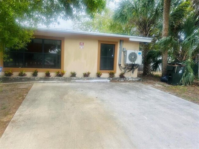 Building Photo - 844 NW 3rd Ave