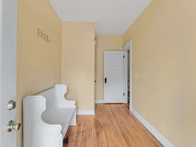 Building Photo - Gorgeous 3 BR FURNISHED Lower-Level Duplex