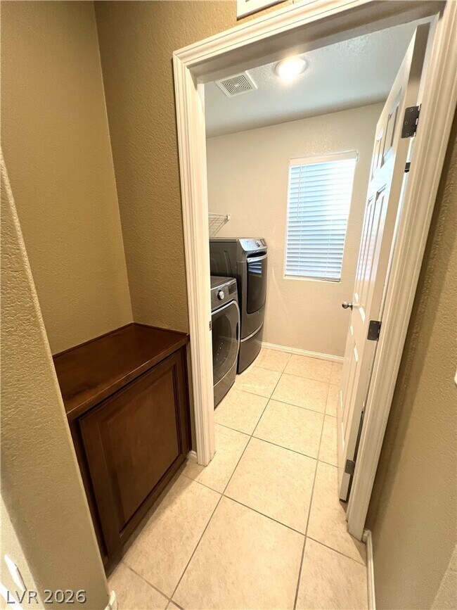 Building Photo - 8154 Sandy Slope Ct