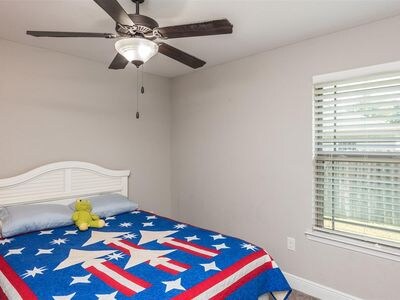 Building Photo - 452 Evening Falls Dr