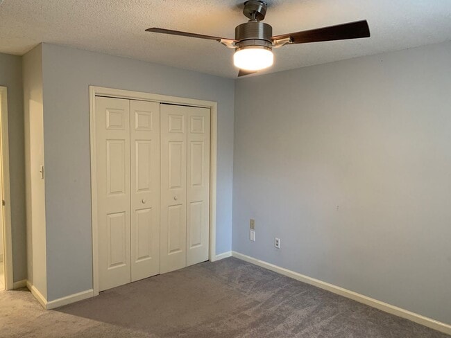 Building Photo - Winfield Chase Condo 2 BR 1 BA off Prince ...