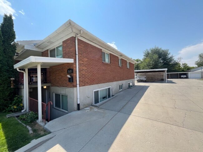 Building Photo - 2642-2642 S 800 E