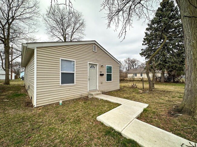 Primary Photo - 2810 Adams St