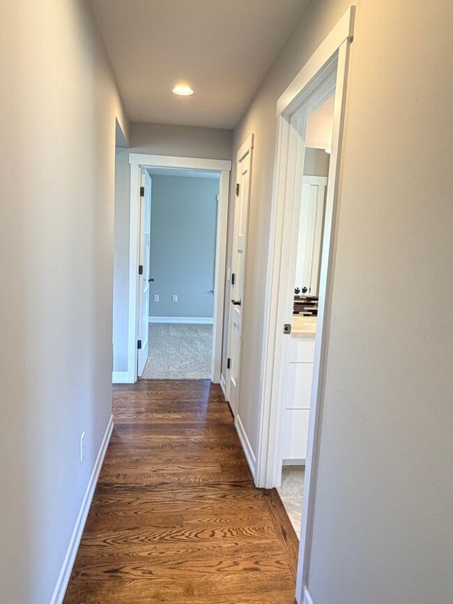 Building Photo - Luxury, golf course living with VIEWS! 3+ bed, 3 bath, three car garage and so much more!