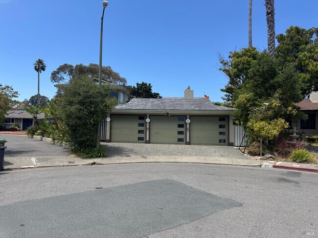 Building Photo - 21 Portofino Rd
