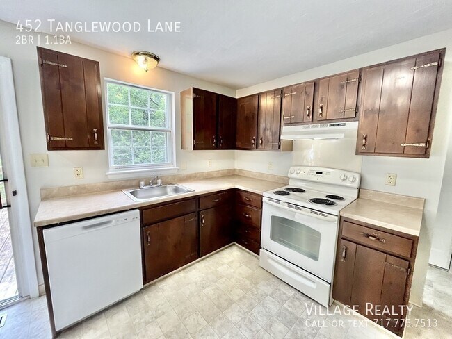 Building Photo - 452 Tanglewood Ln