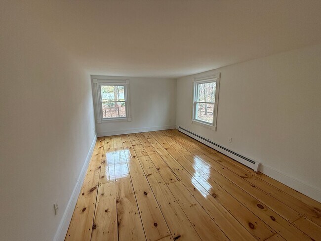 Building Photo - 17 N Maple St