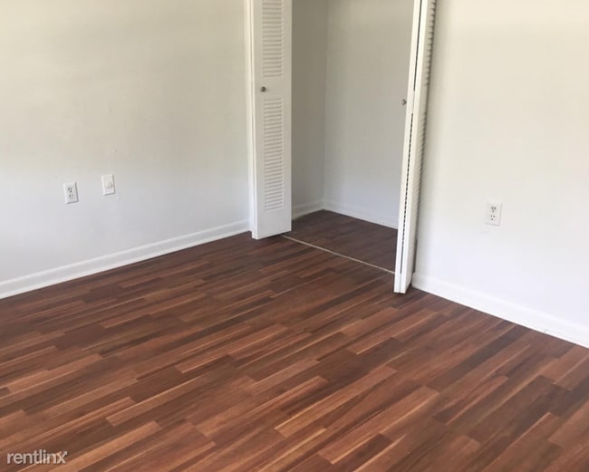 Building Photo - 2 br, 2 bath  - 2218 SW 81st Ave