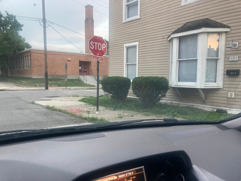 Primary Photo - 121 E Patterson Ave