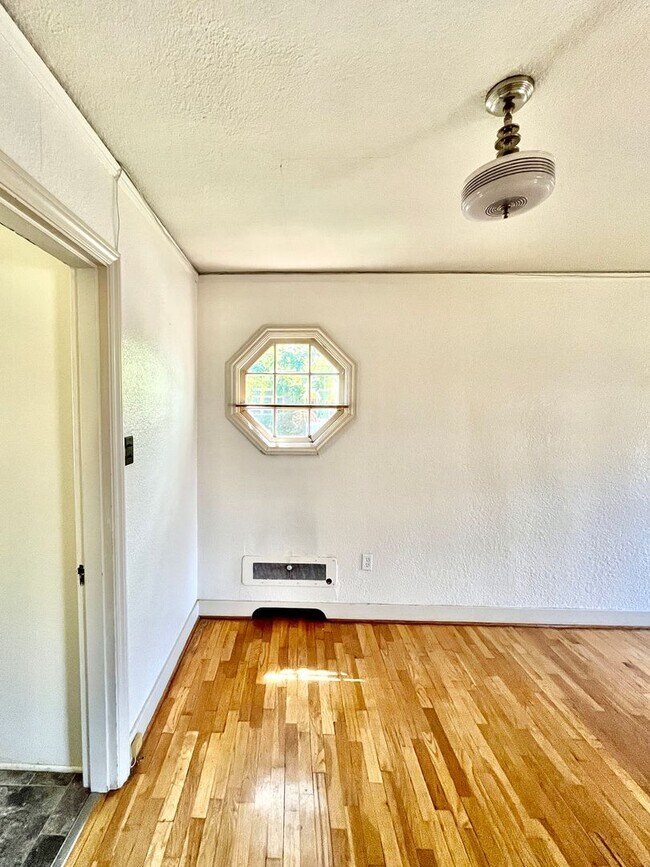 Building Photo - A good connection makes all the difference