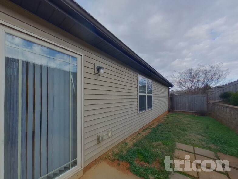 Building Photo - 113 Mariner Ct