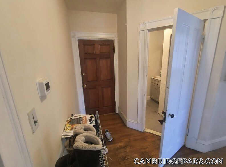 Building Photo - 1590 Cambridge St