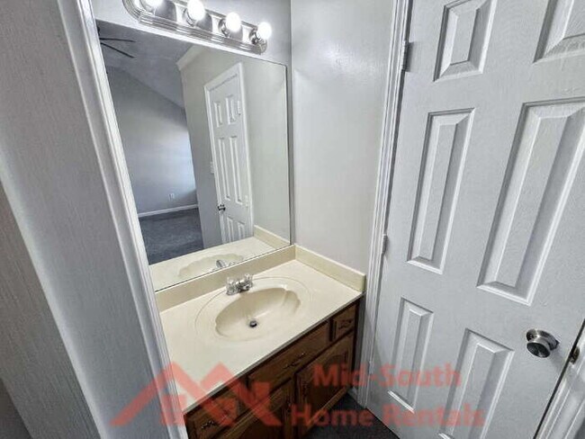 Building Photo - 6416 Valley Oak Dr