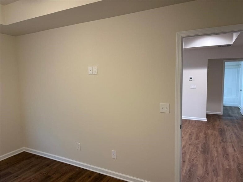 Building Photo - 635 Ben Higgins Rd