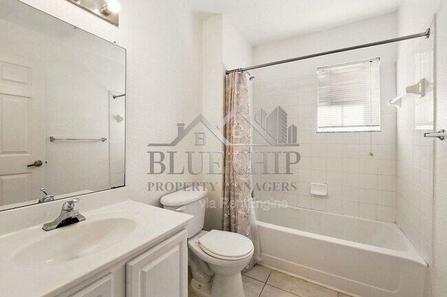 Building Photo - 4005 Venetian Bay Dr