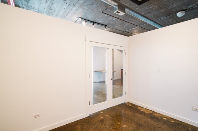 Building Photo - 2620 W Washington Blvd