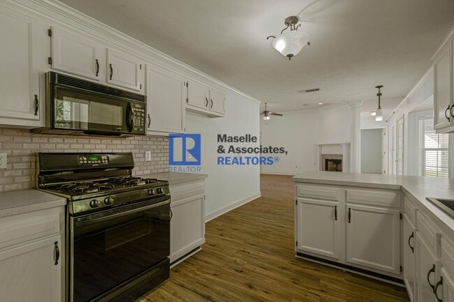Building Photo - 3 Bed/2 Bath Home in Pearl